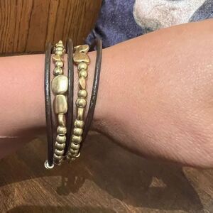LUCKY BRAND LEATHER AND GOLD BRACELET